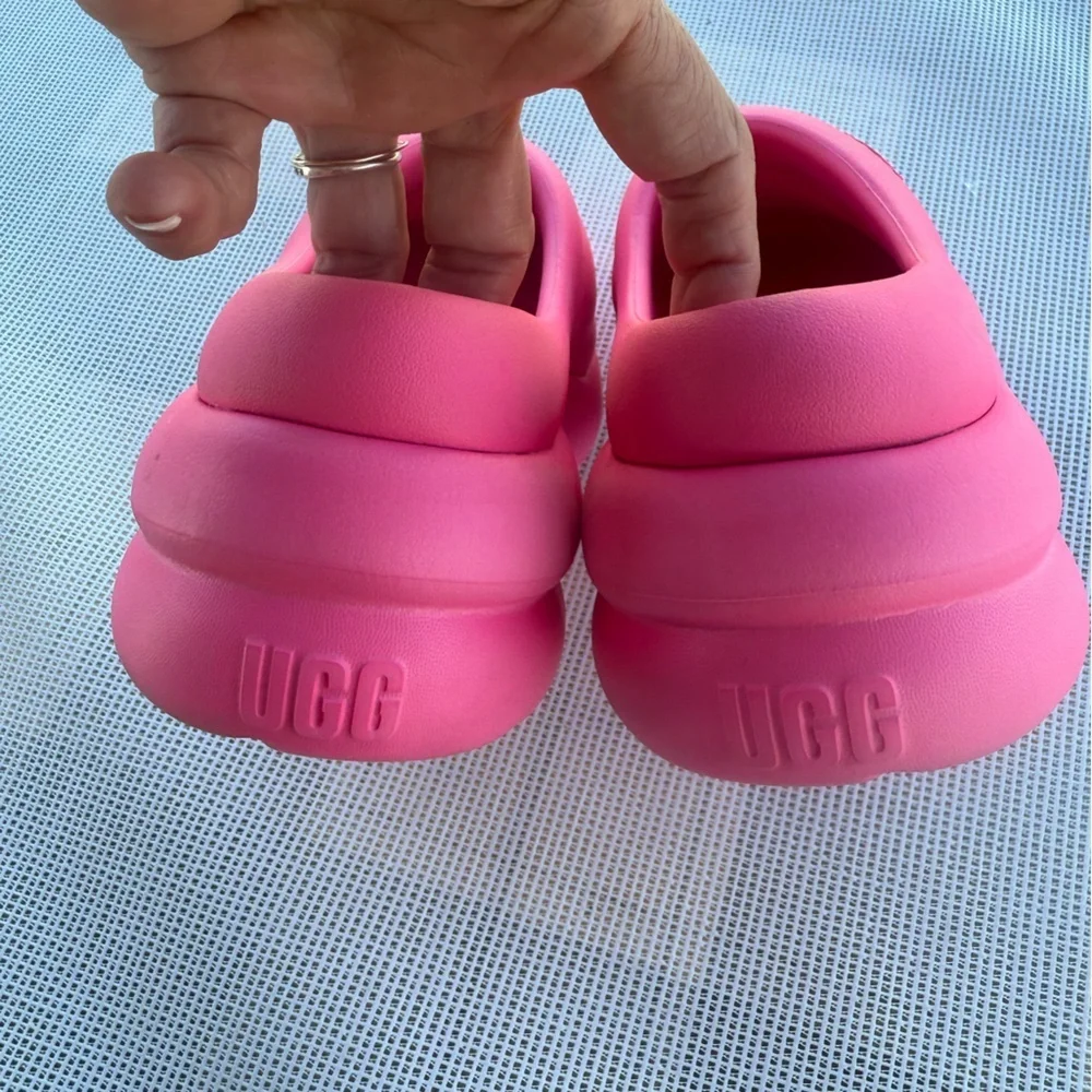 UGG Kids Pink Slip-On Shoes SIZE 4 kids